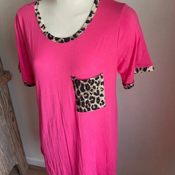 Southern stitch boutique pink and leopard print tunic blouse top size medium new - Picture 2 of 4